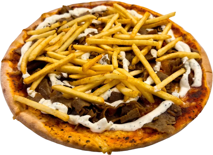Kebabpizza med pommes – Kebab, vitlökssås och krispiga pommes